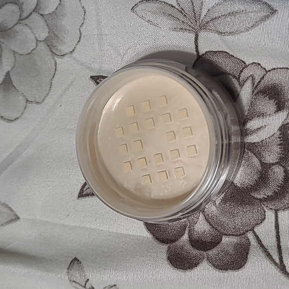Kab Cosmetics Setting Powder - Picture 2 of 2